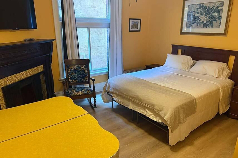 Bedroom 3, Buffalo Guesthouse, Erie