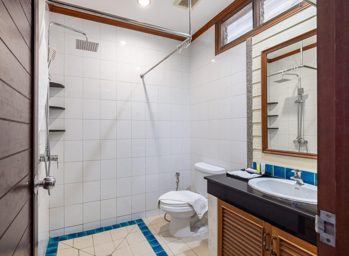 Bathroom 5, Phuket Meet Holiday Hotel, Pulau Phuket