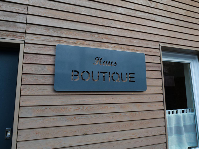 Others 5, Haus Boutique, Lippe