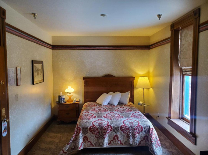 Bedroom 2, Historic Bullock Hotel, Lawrence