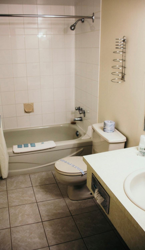 Bathroom 5, The Fort Hotel, Northern Rockies