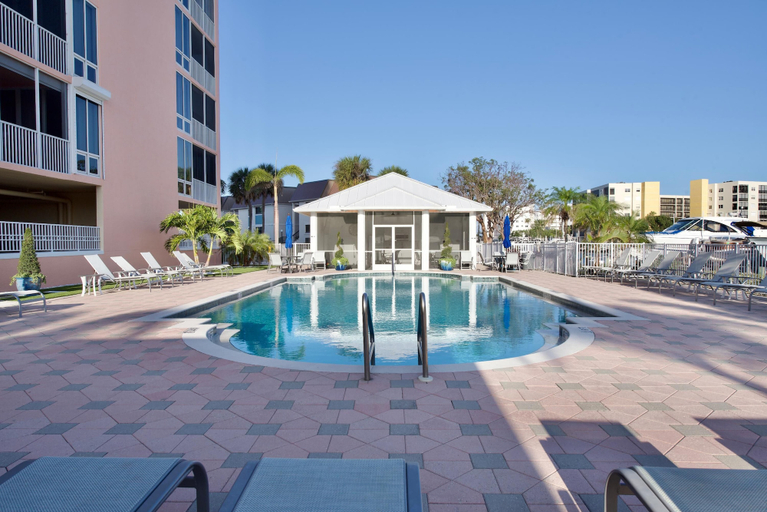 Sport & Beauty 1, Palm Harbor #202e, Lee