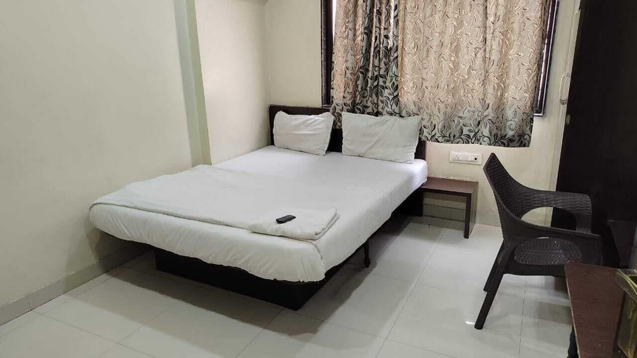 Bedroom, Chetan Executive Hotel, Pune