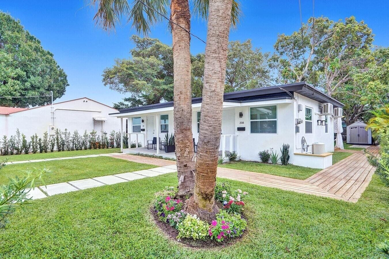 Exterior & Views 5, Modern Hallandale Apt w/ Backyard Near Beach, Broward