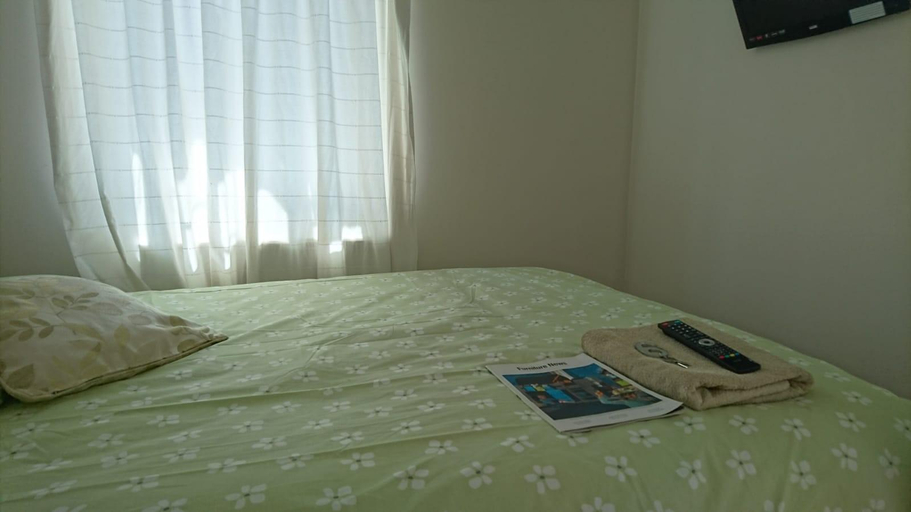 Bedroom 2, Double Room private shower room deg-yr, London