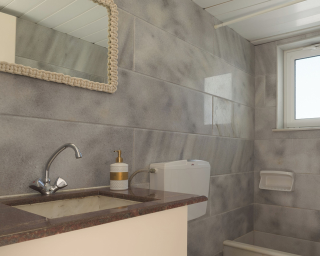 Bathroom 4, Reina Apartments, Crete