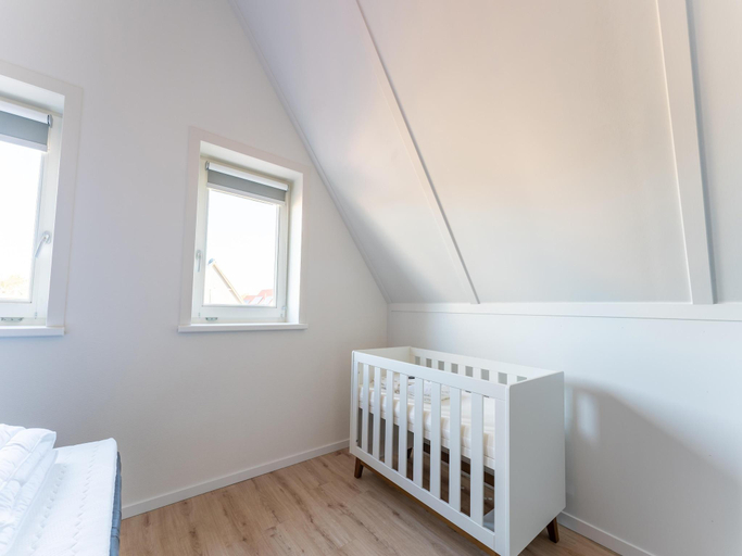 Bedroom 2, House near Scherpenisse Beach with Garden, Tholen