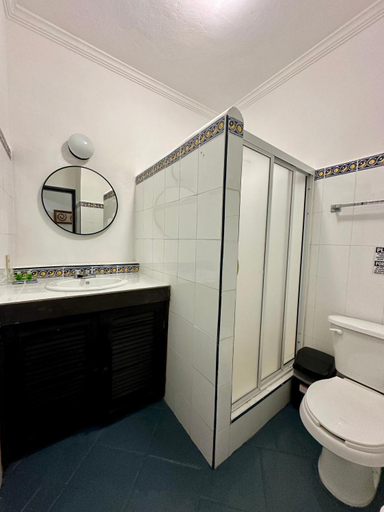Bathroom 3, Hotel Plaza Nardos, Cozumel