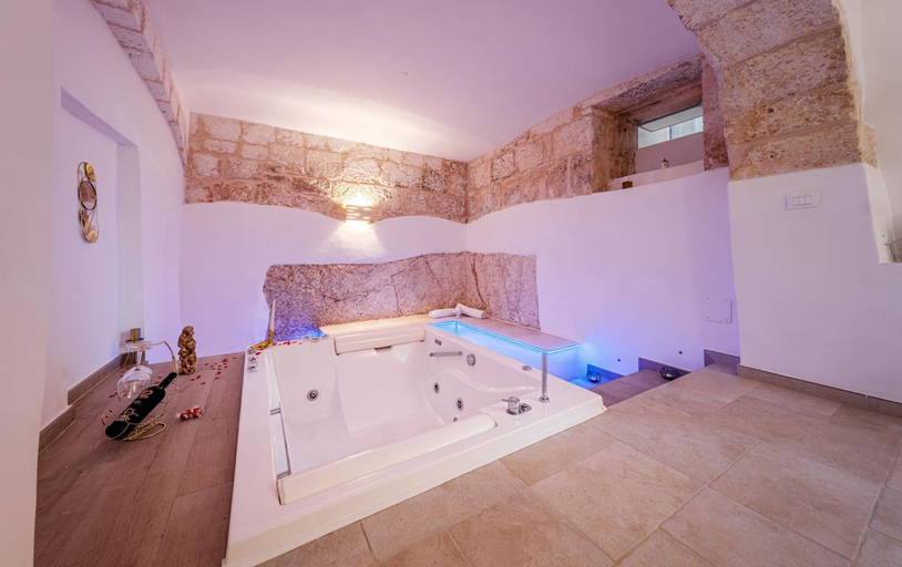 Hot tub 4, Il Pumo Bianco Ostuni Suite, Brindisi