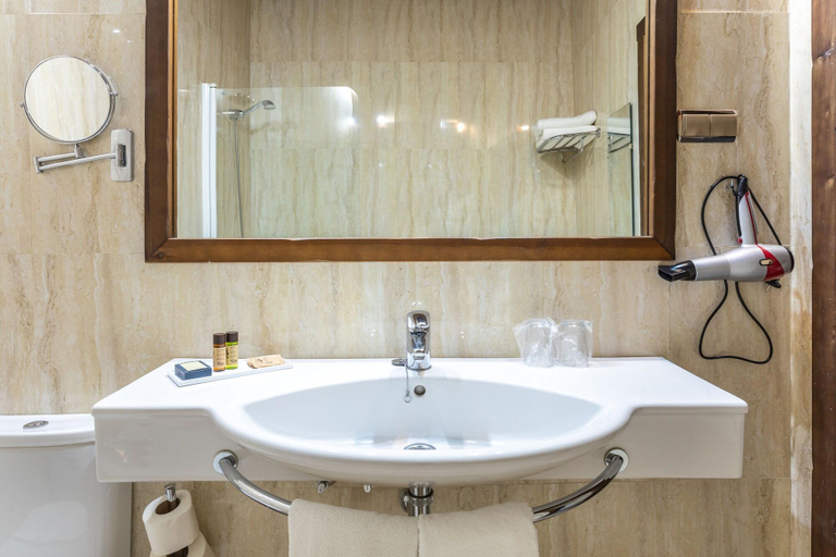 Bathroom 5, Hotel Sao Joao de Deus by RIDAN Hotels, Elvas