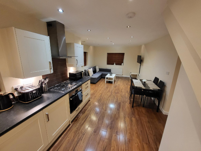 Others 2, Great Apartment Next To Tooting Bec Tube Station, London