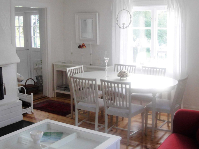 Others 4, Holiday Home in Glesborg, Örebro