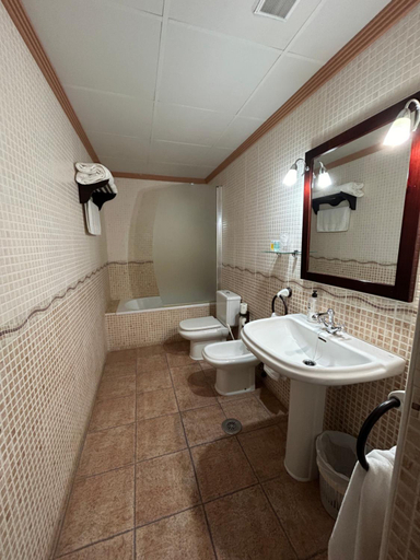 Bathroom 5, Hostal Restaurante Morote Cano, Albacete