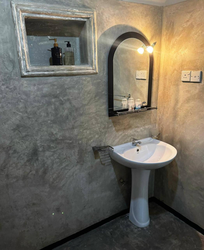 Bathroom 3, Grand Villa, Hikkaduwa