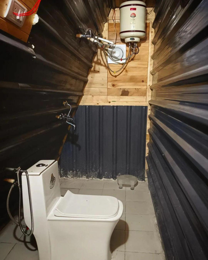Bathroom, Alaknanda Kinare, Chamoli