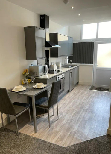 Others 4, Newly Refurbished Clarendon Apartments, Free WIFI, Parking, Blackpool