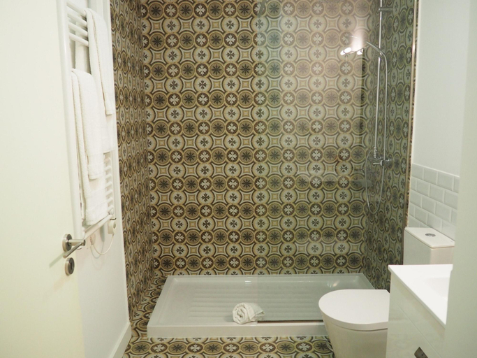 Bathroom 4, Vitoria's Terrace Apartments, Porto