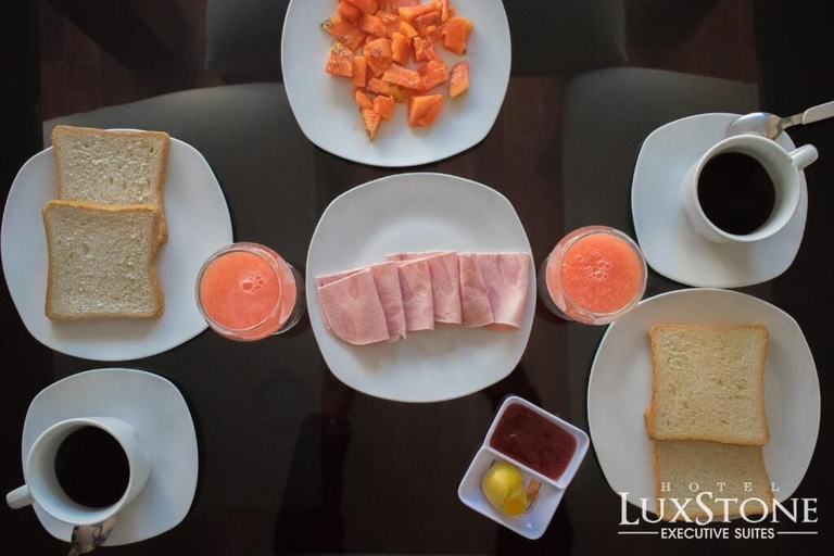 Food & Drinks 5, Hotel Luxstone Executive Suites, Pedro Domingo Murillo