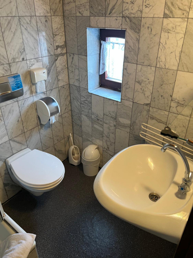 Bathroom 4, Hotel Schwarzer Adler, Ansbach