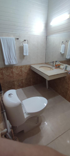 Bathroom 3, Golden Horizon Suite, Lahore