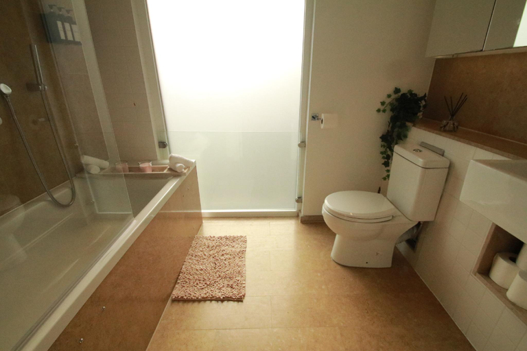 Bathroom, Aldgate Apartments FT5, London