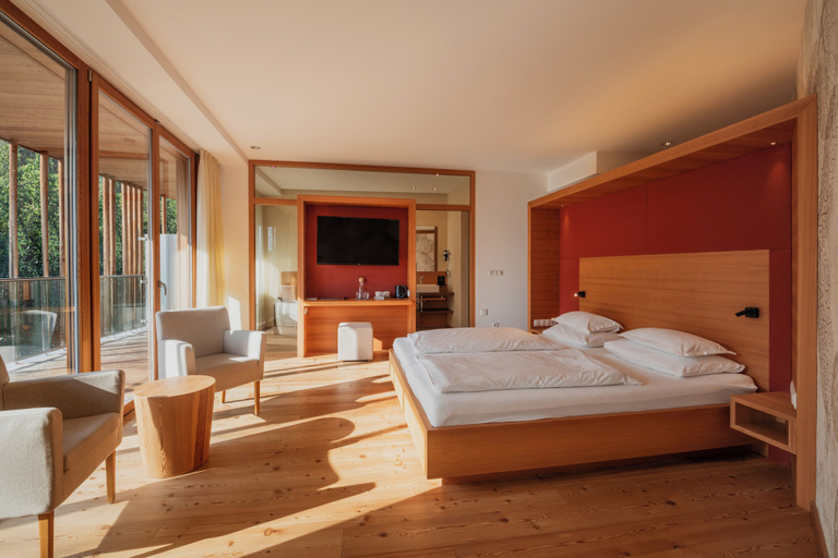 Bedroom 3, Hotel Der Waldhof in Völlan, Bolzano