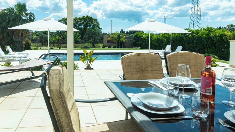 Food & Drinks, Villa Menea con Piscina e SPA, Lecce