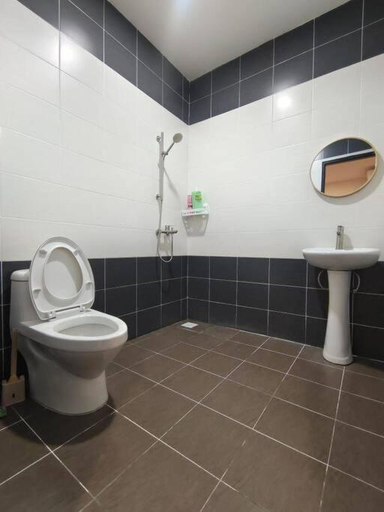 Bathroom 3, Sakura homestay 14pax @ Spring Lopeng, Miri