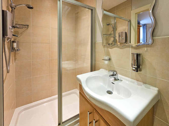 Bathroom 3, Pearl Suite, Blackpool