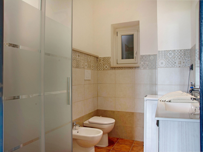 Bathroom, Rustic Moncucco Village Retreat, Asti