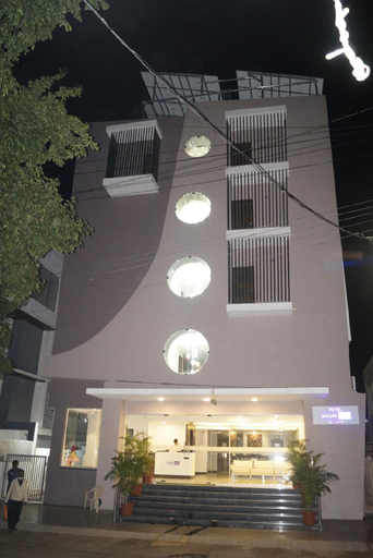 Exterior & Views