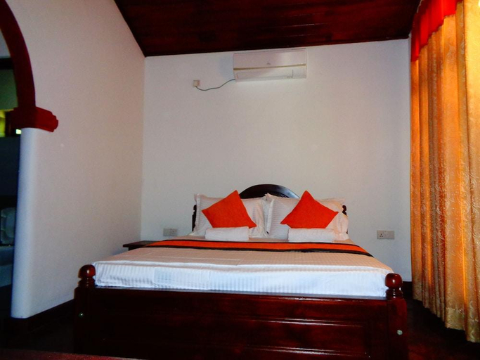 Bedroom 2, Xotic Resort, Mawathagama