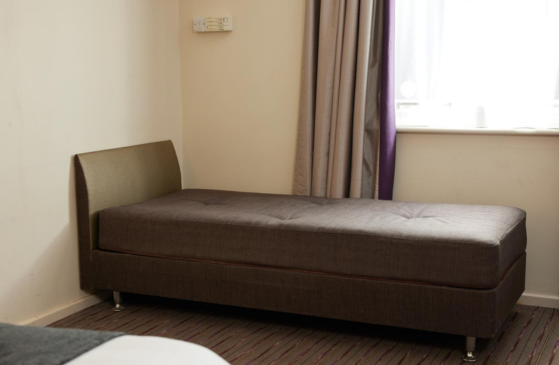 Bedroom 2, The Quays by Greene King Inns, Northamptonshire
