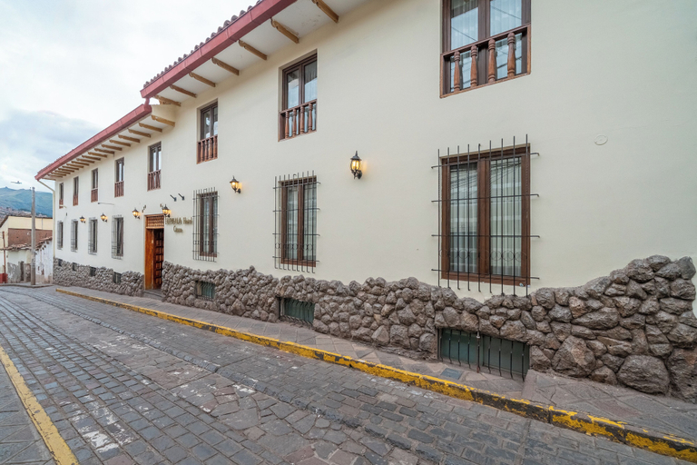 Exterior & Views
