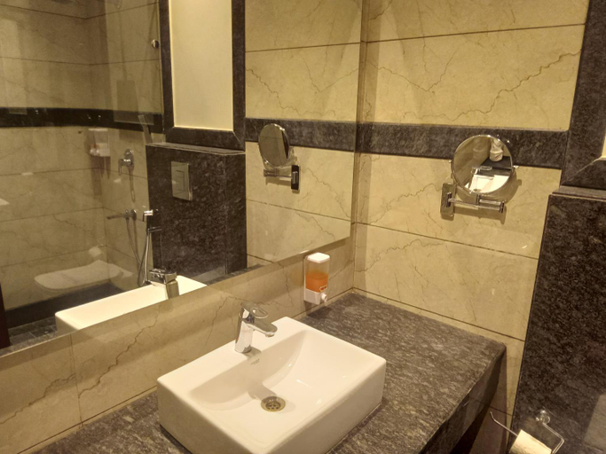 Bathroom 3, The Stella Hotel & Resort, Ludhiana