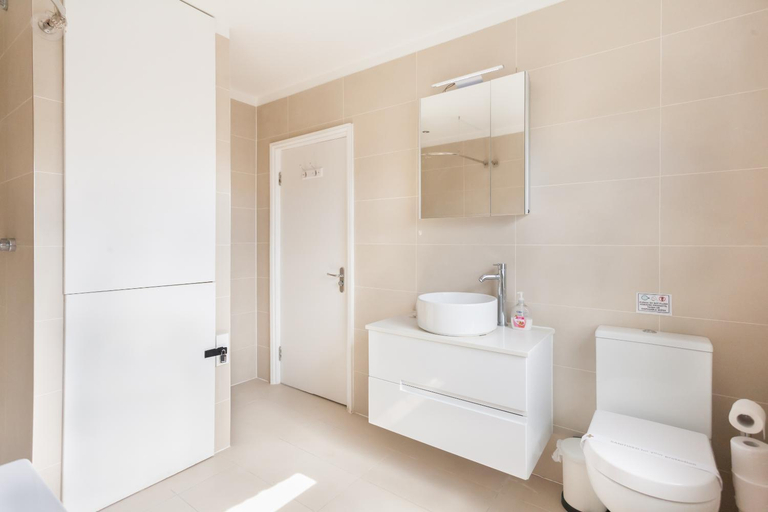 Bathroom 2, Camden House, London