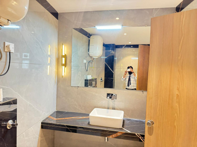 Bathroom, Hotel Avantika, Lucknow