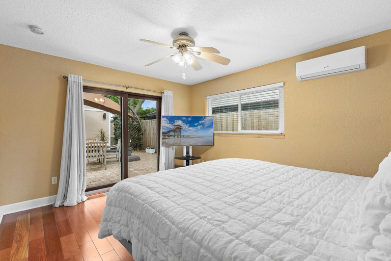Bedroom 1, Evergreen, Volusia