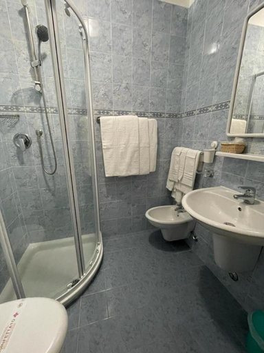Bathroom 4, Hotel Stiefel, Udine