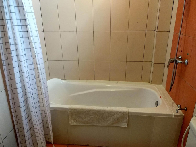 Bathroom, Hotel New Merdeka, Pati