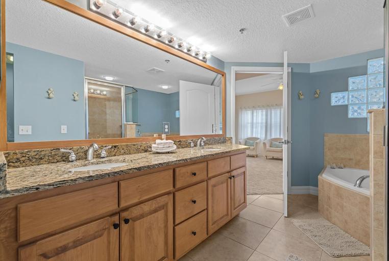 Bathroom 1, Oceanwalk 13-301, Volusia