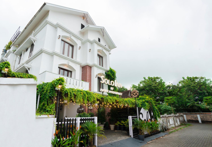 Exterior & Views