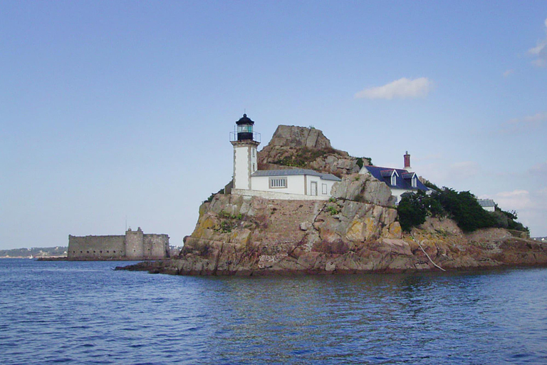 Others 4, Holiday Home in Plougasnou near Sandy Beach, Finistère