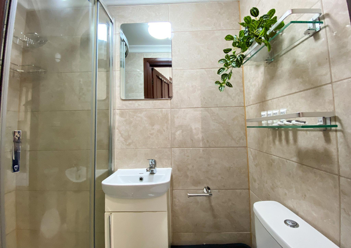 Bathroom, Modern Studios Malvern Road, London