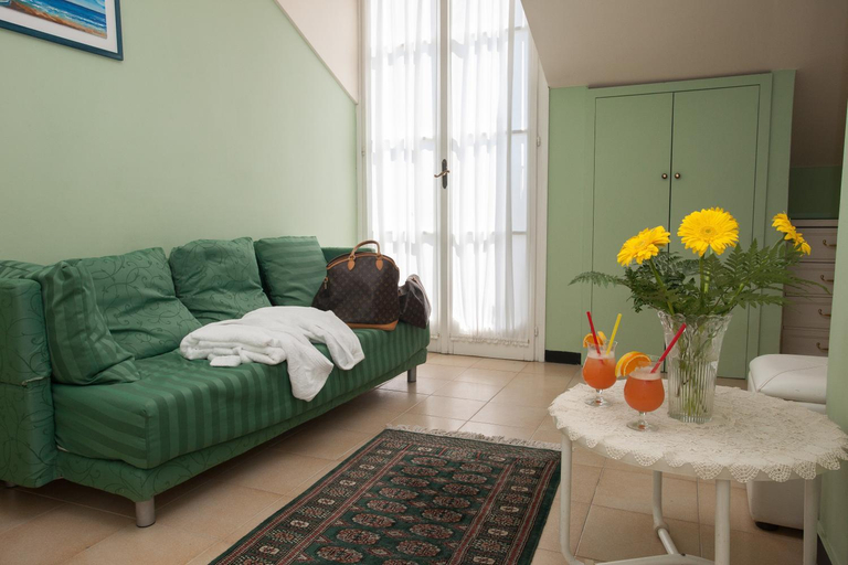 Others 5, Hotel Splendid Mare, Savona
