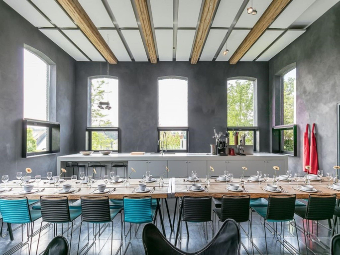 Food & Drinks 4, Holiday home in Denee for 21 people, Namur