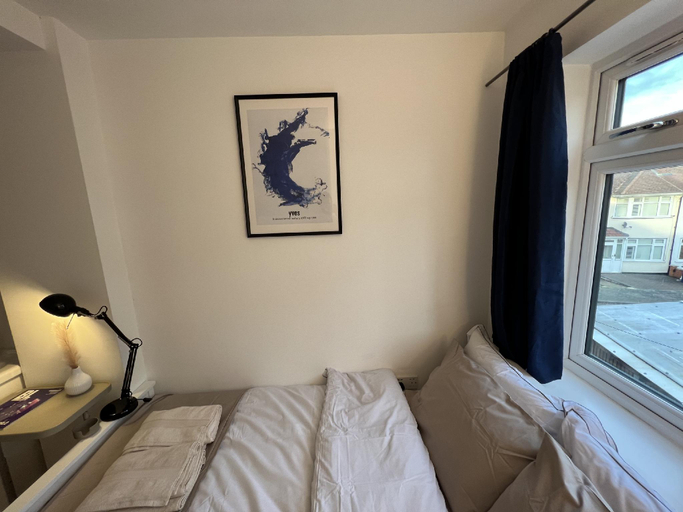 Bedroom 2, 4 Wharncliffe Drive, London