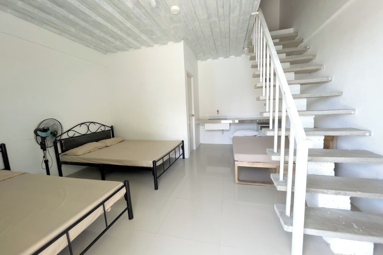Bedroom 3, Sea Master Beach Resort, Lian