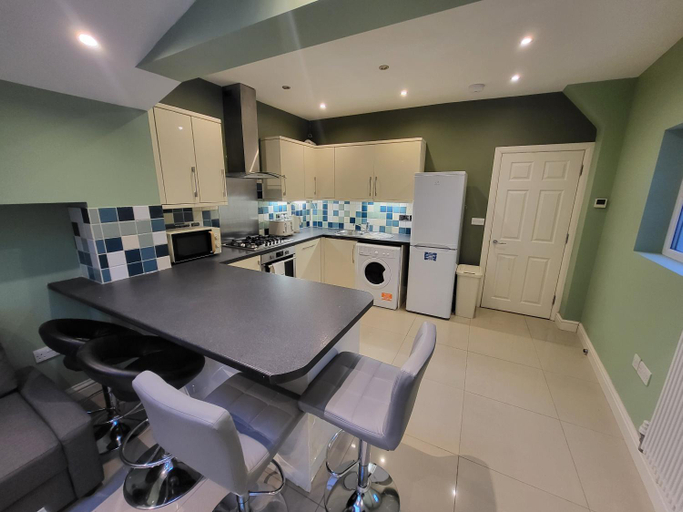 Others 3, Large 4 Bedroom House in Central London, London