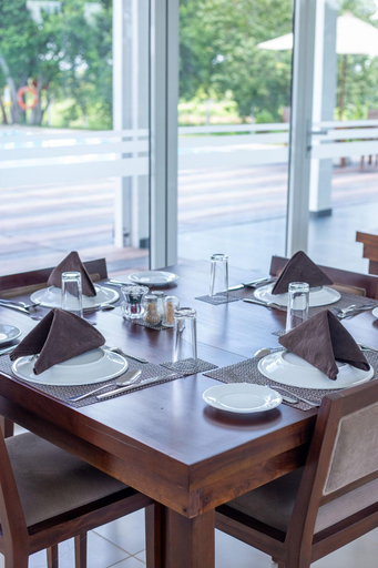 Food & Drinks 4, Subaseth Villa, N. Palatha Central
